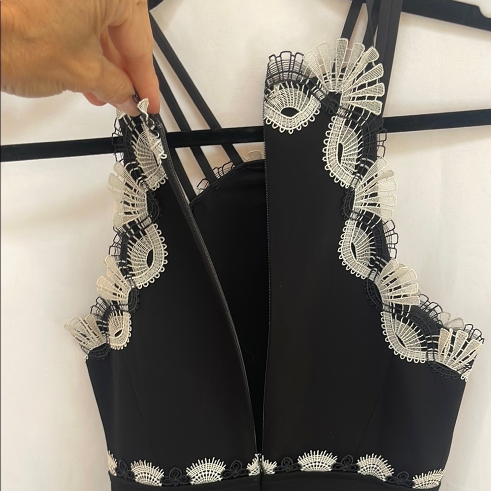 Elegant Black and White Karen Millen Dress - Picture 5 of 5